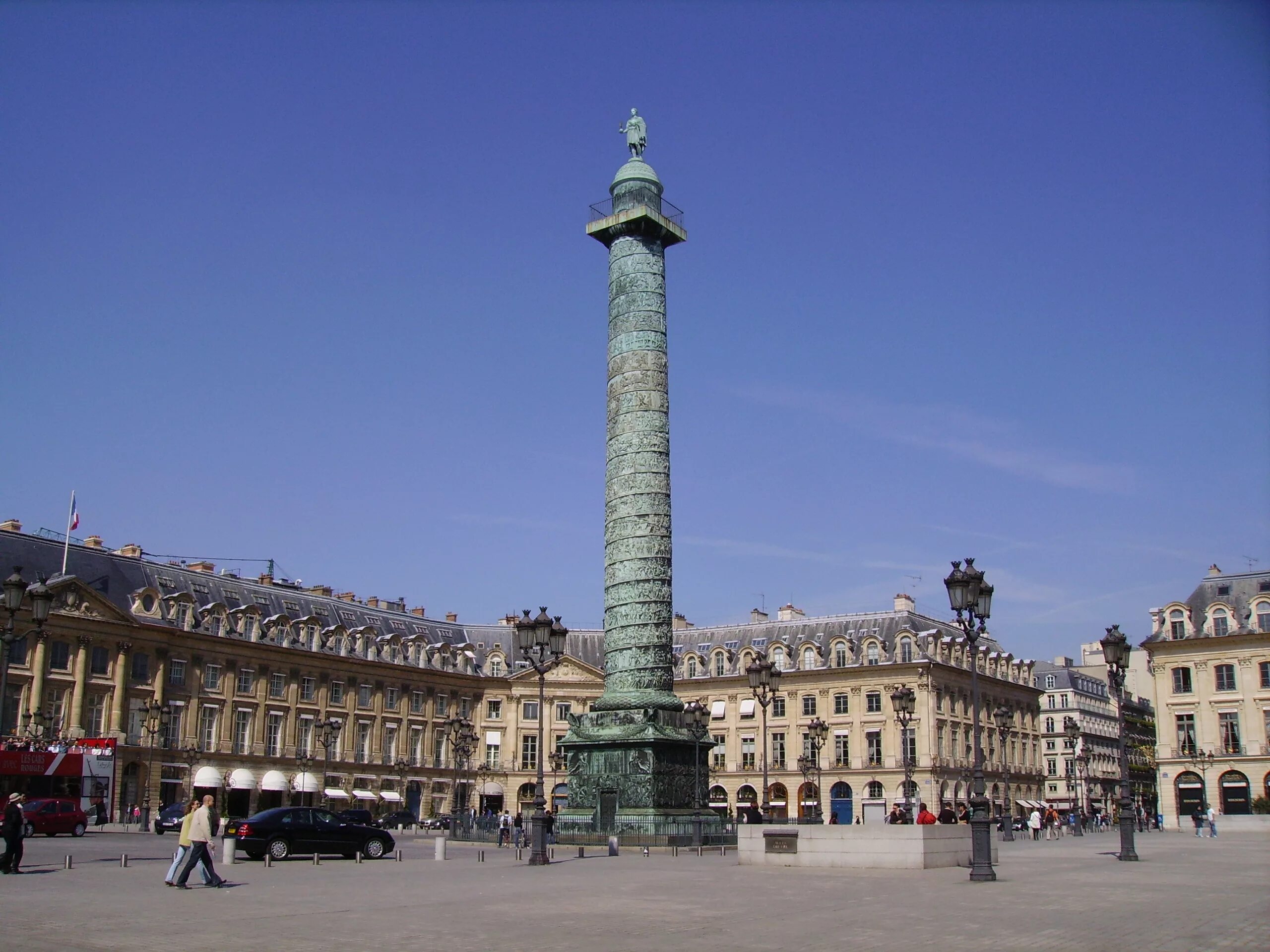 Площадь в центре парижа. Вандомская колонна в париже. place vendome в париже. ардуэн мансар вандомская площадь. вандомская площадь (париж, франция).