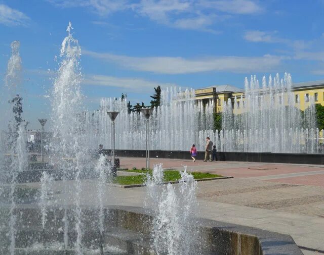Фонтан на площади ленина в санкт-петербурге. Площадь ленина финляндский вокзал. Фонтан на ленина. Фонтан на площади ленина в санкт-петербурге. Финляндский вокзал фонтаны.