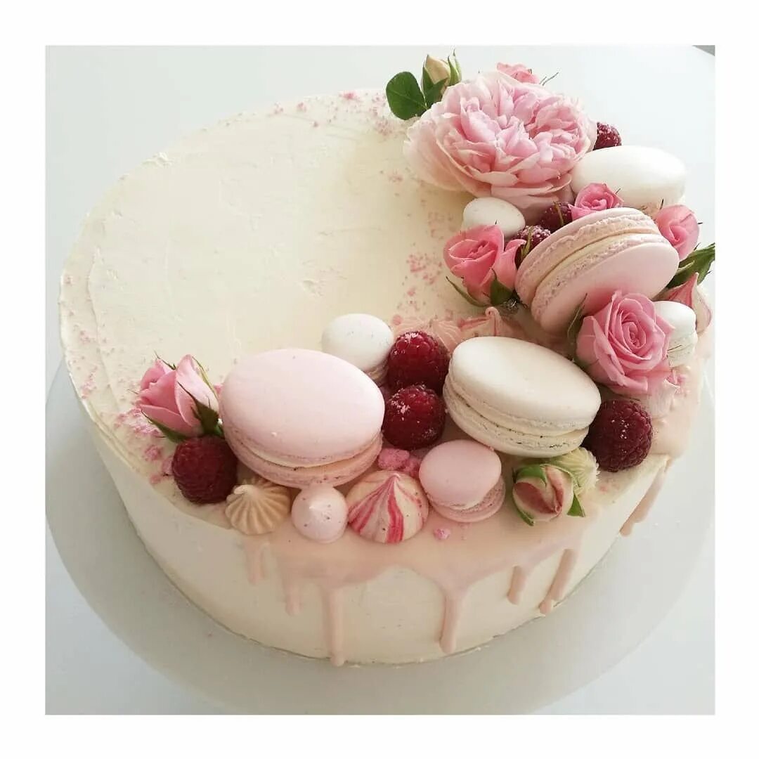 декор торта с макаронс. украшение торта макарунами. торт «макаронс». торт украшенный макаронс. украшение торта макаронами.