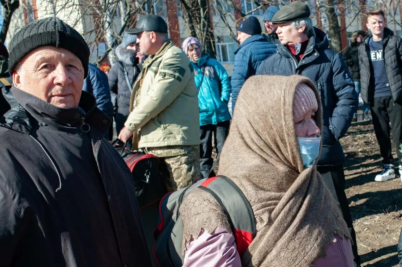 Новости сумы сегодня свежие события. Эвакуация президента Украины 2014. Эвакуируют из Сумской. Село мирное Украина.