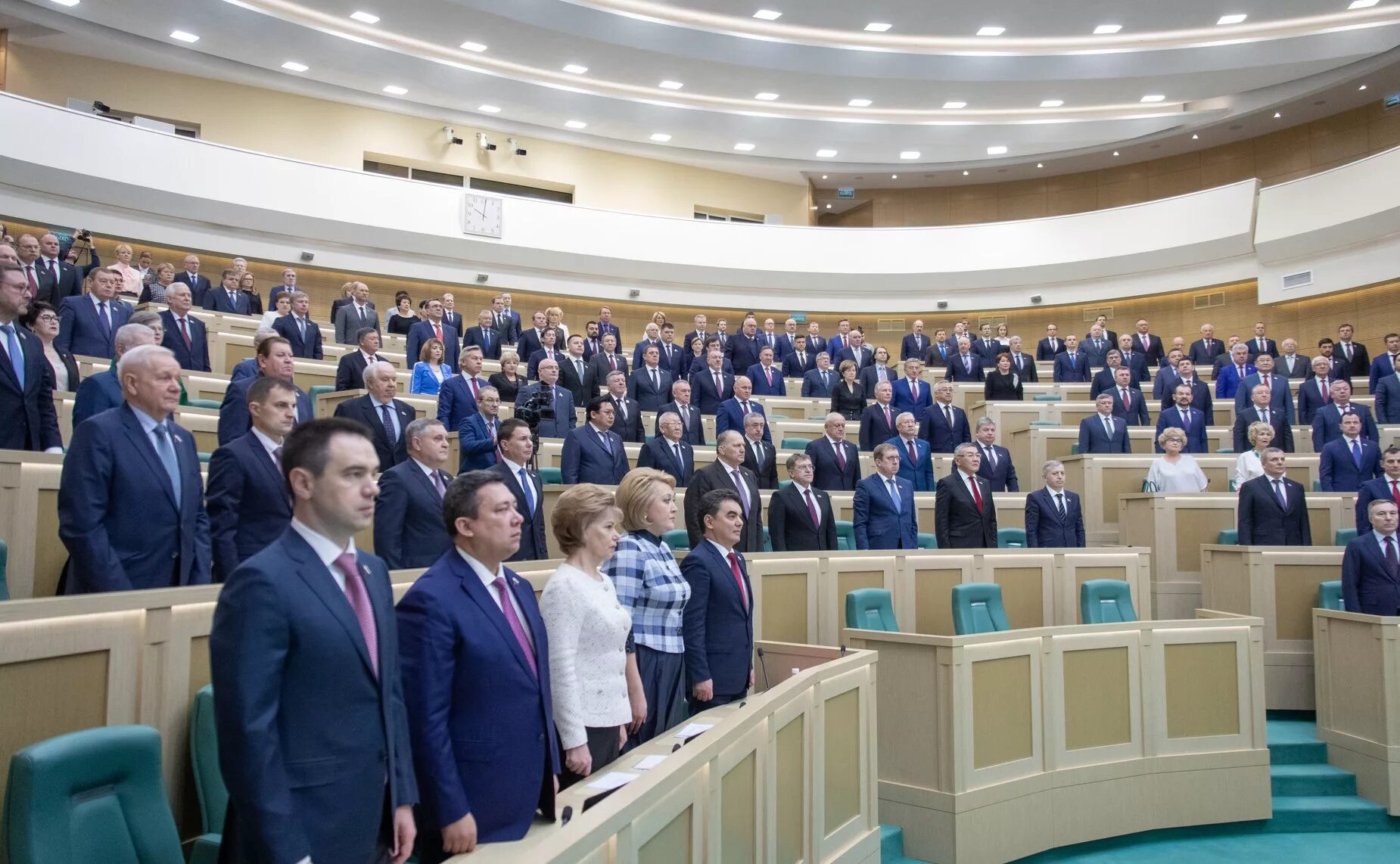 где находятся сенаторы. совет федерации москва. здание совета федерации фс рф. верхняя палата федерального собрания российской федерации. сенаторы совета федерации рф.