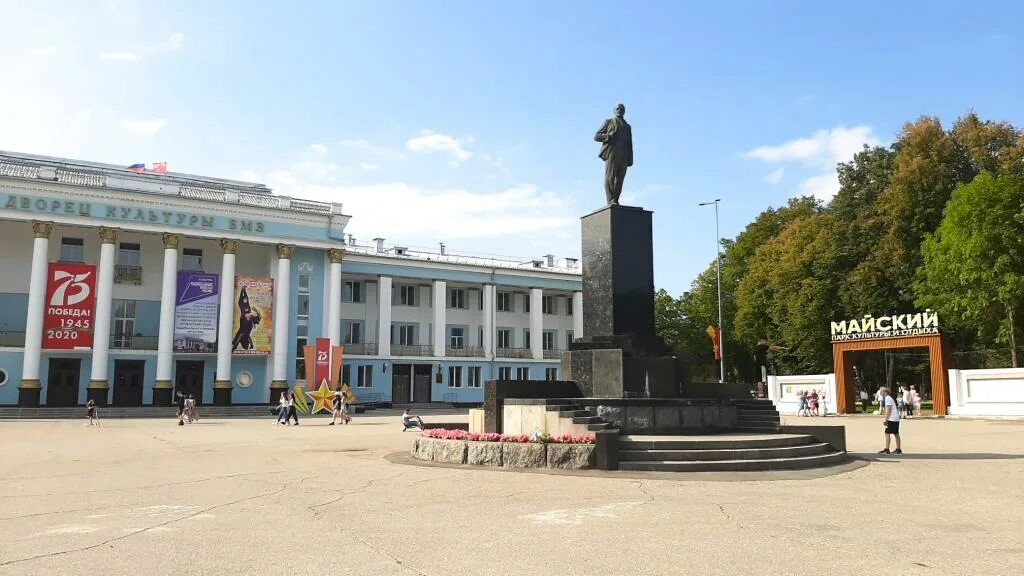 Орджоникидзе брянск. Площадь ДК БМЗ Брянск. Бежицкий район ДК БМЗ. БМЗ Бежица Брянск. ДК В Брянске БМЗ В Бежицком районе.