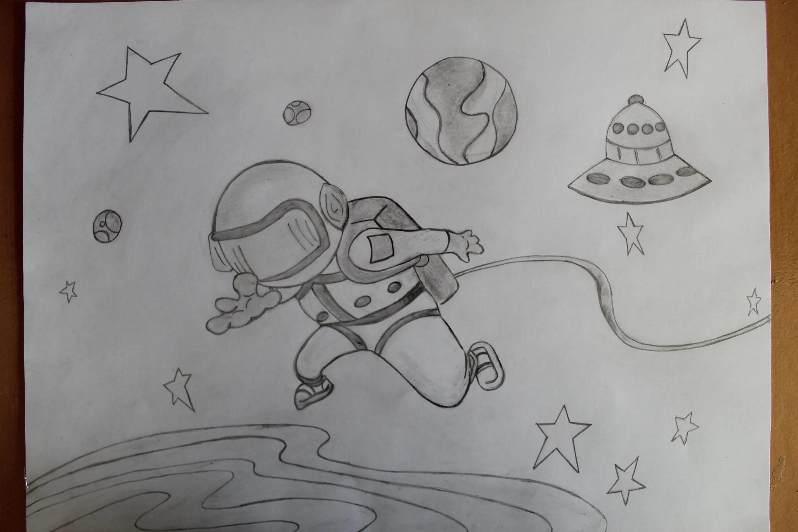 Рисунок ко дню космонавтики легкий и красивый. Рисунок ко Дню космонавтики. День космонавтики рисовать. Рисунок на тему космос карандашом. Конкурс рисунков ко Дню космонавтики.
