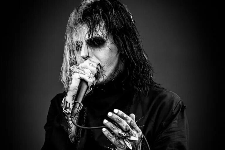 The weeknd save your tears. Группа the neighbourhood альбомы. The weeknd 2021. Hard up песня. Hard up песня.