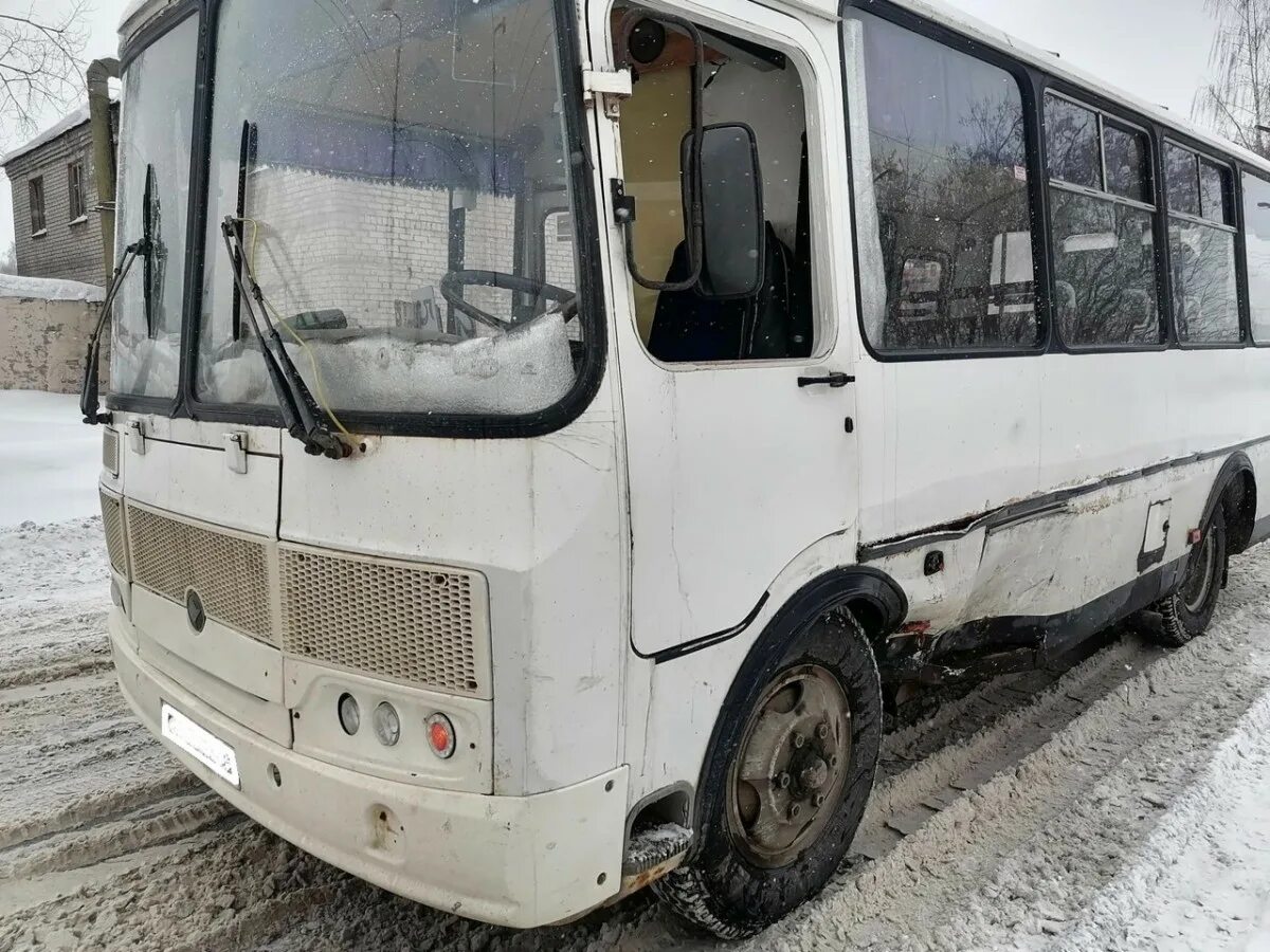 Слободской автобус 3. ПАЗ 2023. Автобус ПАЗ. Пазик автобус. Водитель автобуса ПАЗ.