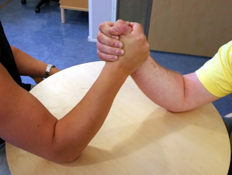 айкидо самооборона. уроки айкидо. состязание руками. состязание руками. состязание руками.