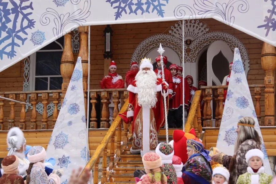 Детский мир великий устюг. Великий Устюг дом Деда Мороза. Усадьба Деда Мороза Великий Устюг. Родина Деда Мороза Великий Устюг. Дед Мороз Великий Устюг.