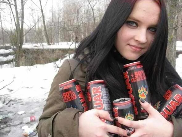 Девка с банкой ягуара. Яга напиток. Ягуар энергетик 2008. Яга яга ягуар. Ягуар банка.