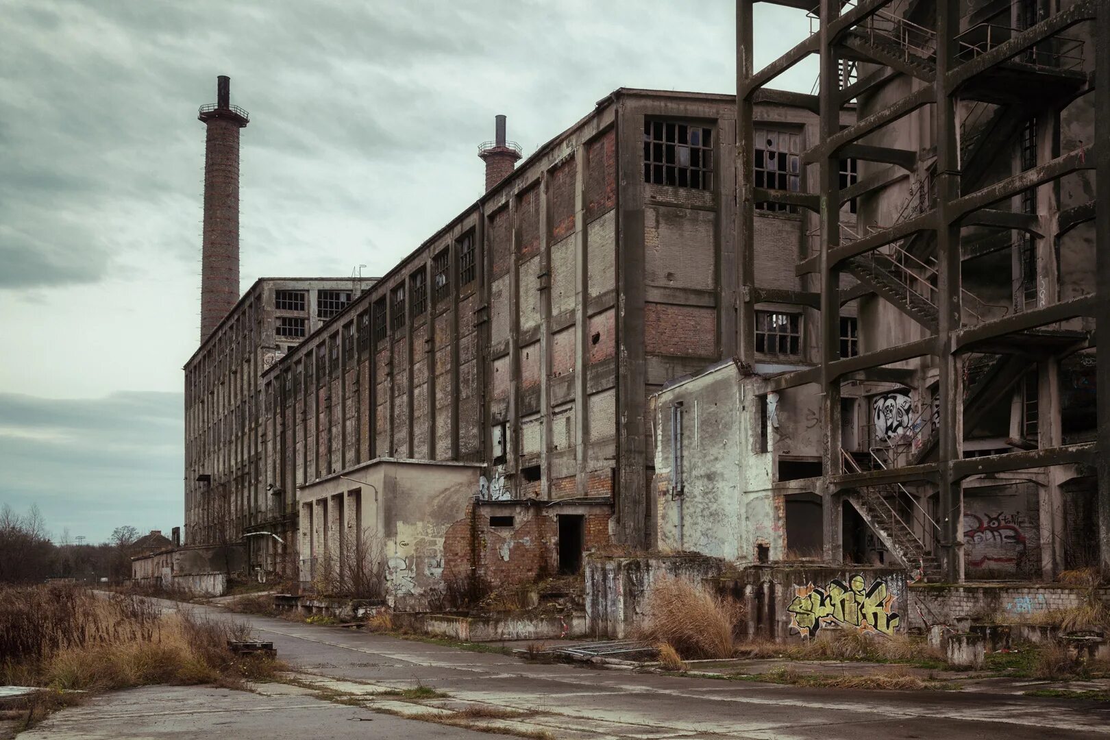 Industrial town. Cape Town заводы заброшенные. Заброшенный завод город Эверетт. Индастриал Абандон. Заброшенный завод красный Муромец.