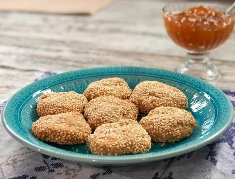 Монастырская выпечка. Сочень с творогом пятерочка. Монастырская кухня банановое печенье. Желтая, выпечка. Творожное печенье с цедрой апельсина.