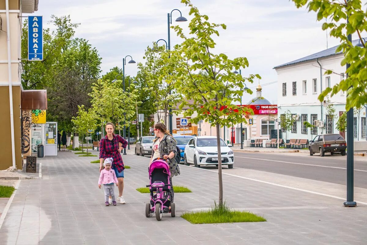Благоустроенные улицы городов. Кашира улицы города. Водонапорная башня кашира. Кашира благоустройство. Снег.