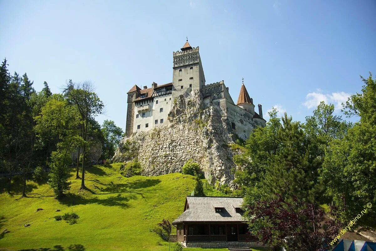 Страна замков какая страна. Трансильвания Румыния замок Дракулы. Замок Бран в Румынии Дракулы.