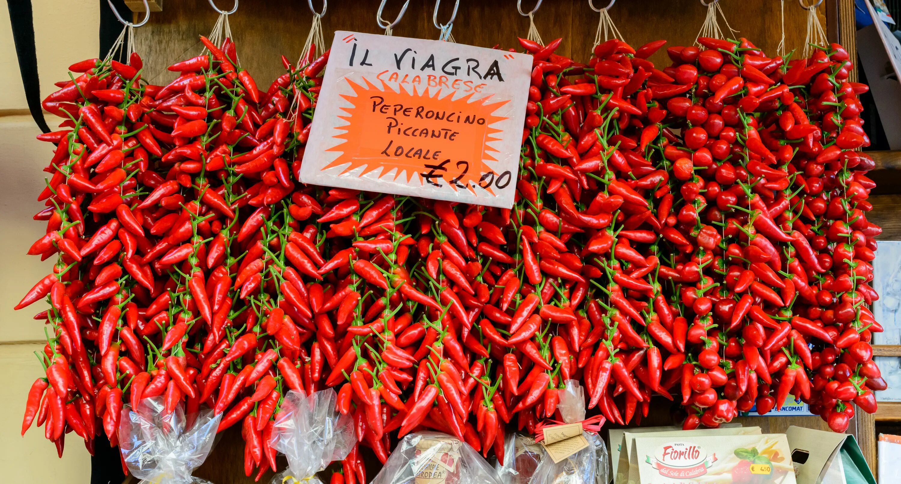 Much pepper. Пеперончино. Перец Чили пеперончини. Перец острый Калабрезе. Перец сорта пепперончини.