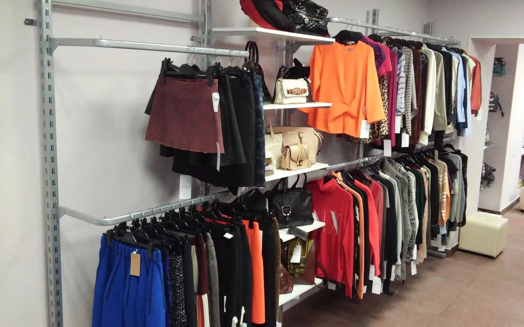 20 линия одежда. Магазин одежды elis пойменная 1 ростов. Магазин итальянской одежды. Система вертикаль. 20 линия одежда.