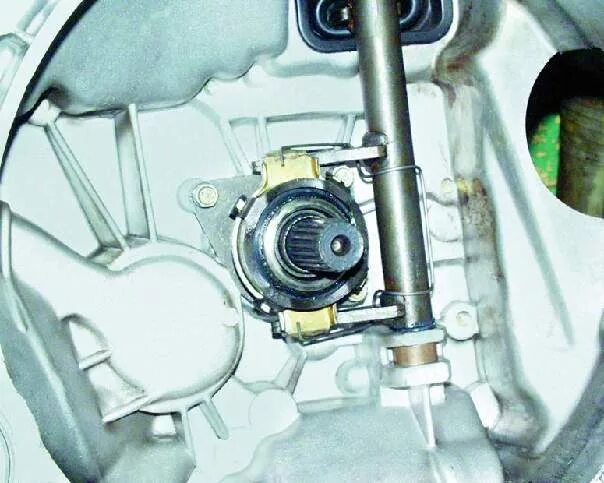 Выжимной подшипник ваз 2114. 21213 смазка выжимного подшипника. Пружина на выжимной подшипник ваз 2109. 6 -муфта сцепления. Выжимной подшипник нива шевроле.