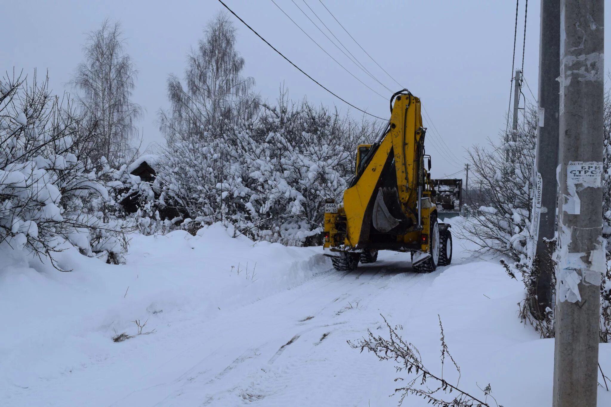 дача. т 150к на расчистке снега. должны ли зимой чистить дороги в снт. снт электромашина павлово-посадский район. снт участок зима.