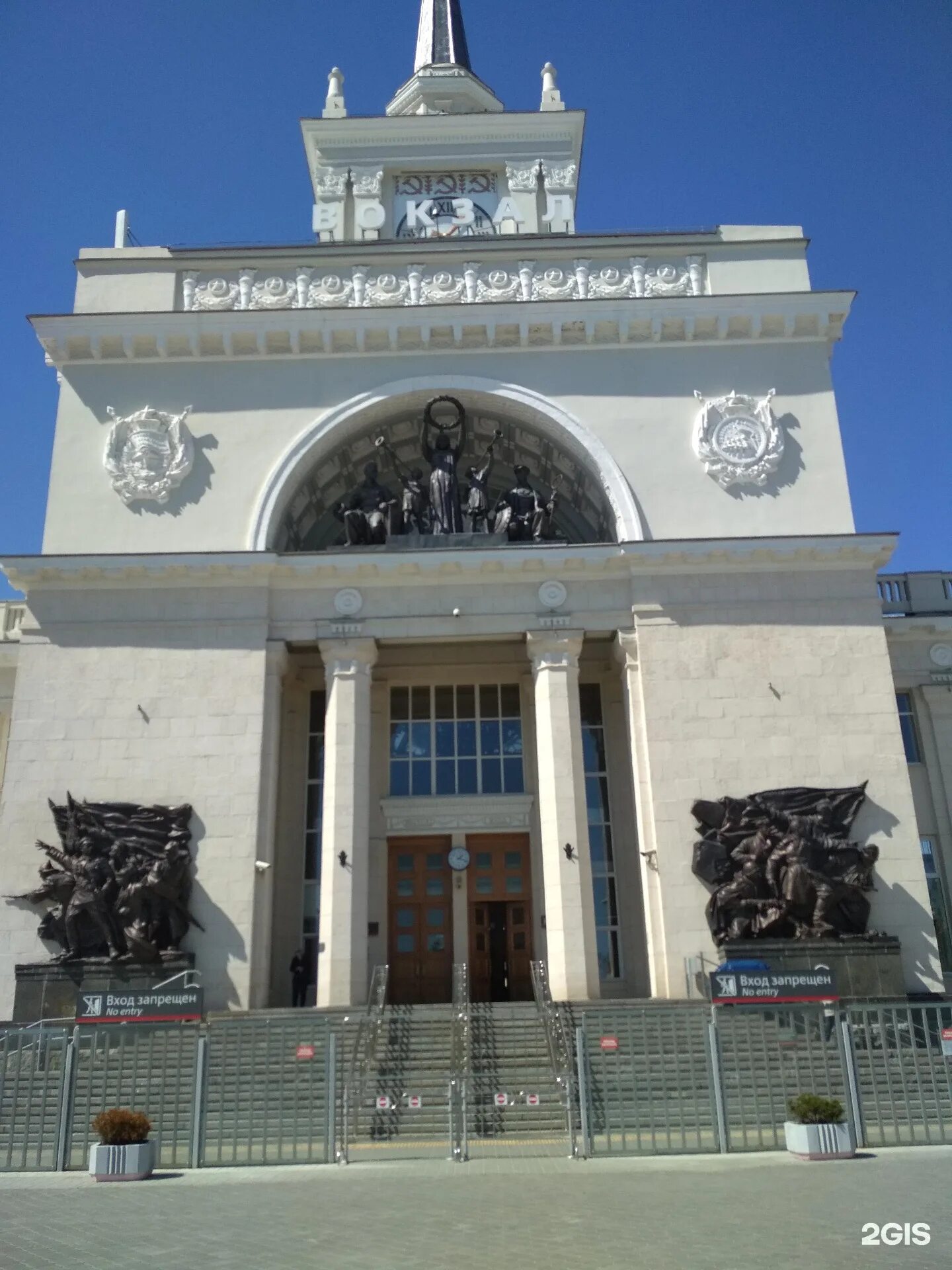 Адрес вокзала волгоград. Жд вокзал волгоград 1 внутри. Адрес вокзала волгоград. Здание ж д вокзала волгоград. Станция волгоград 1.