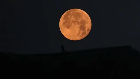 Что с луной сегодня происходит