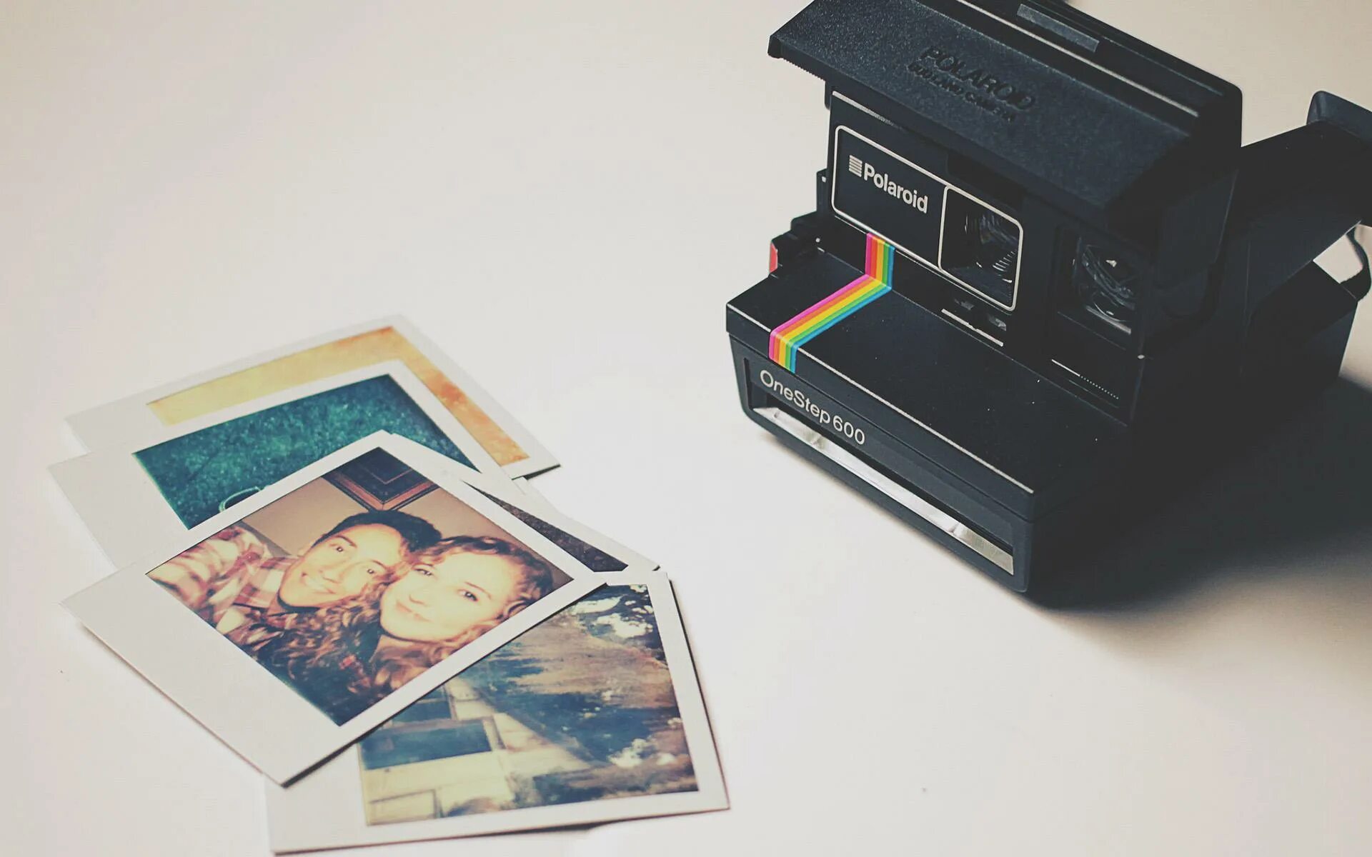 Фото полароид. Полароид 635. Полароид 365. 1950 Polaroid. Polaroid 365 Color.