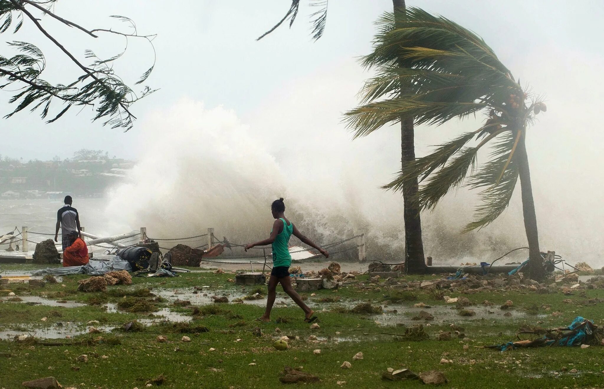 Natural disasters hurricane. ЦУНАМИ на Гавайских островах. Остров Бхола Бангладеш. ЦУНАМИ Торнадо Тайфун.