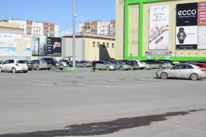 Тц хорошо работает. Трц галерея вояж тюмень. парковка тц галерея вояж тюмень. трц кристалл тюмень парковка. тц хорошо парковка.