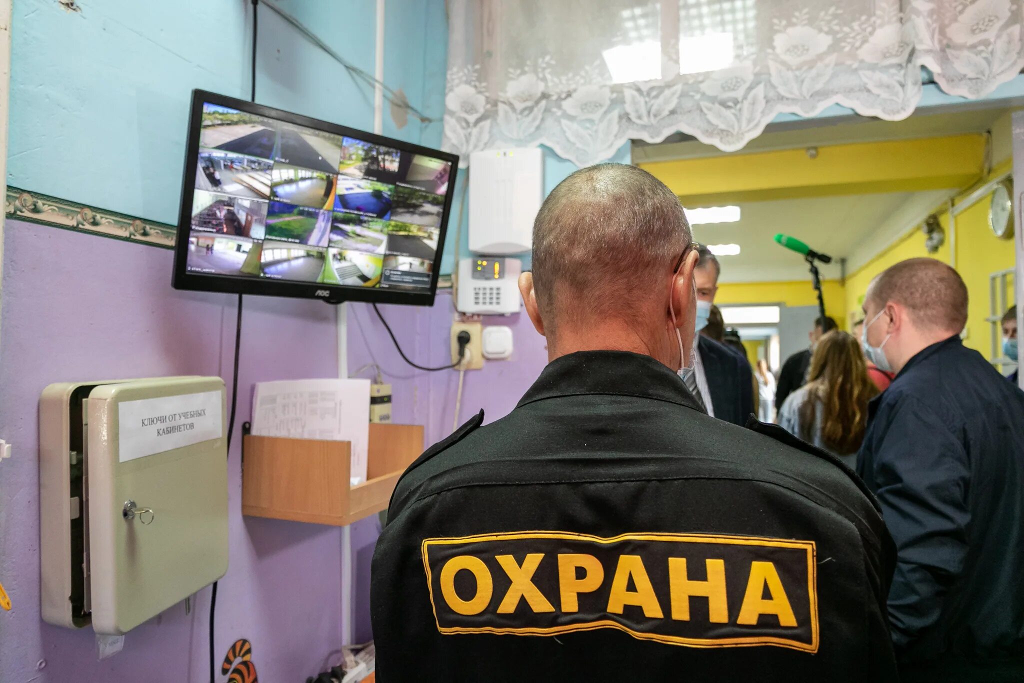 Обучение охрана образовательных учреждений. Охрана в школе. охрана учебных заведений. охрана школ безопасность. охранник в школе.