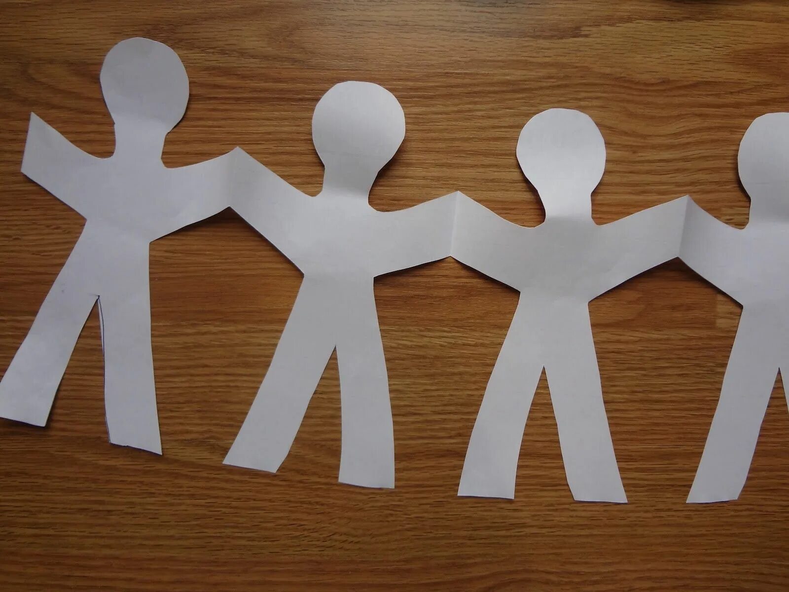 аппликация праздничный хорово. аппликация радужный хоровод. гр. аппликация хоровод в подготовительной группе. аппликация праздничный хоровод в подготовительной группе.