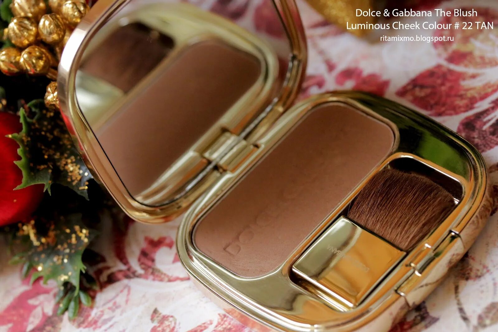 Dolce blush. Румяна Дольче Габбана Тан. Дольче Габбана румяна 100 Тан. Румяна Dolce Gabbana 130 Mocha. Dolce Gabbana румяна tan.