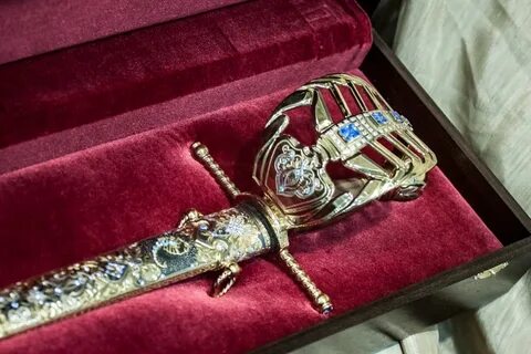 Меч драгоценных камней