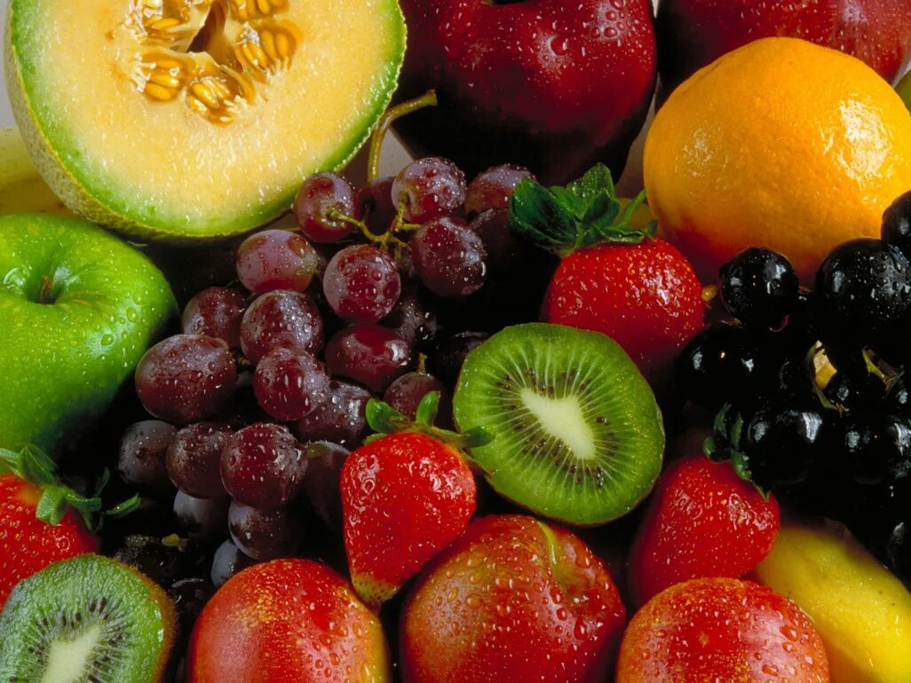 Theme fruit. Завтрак из экзотических фруктов. Фрукты на стене. Фруктовый салат на белом фоне. Theme fruit.