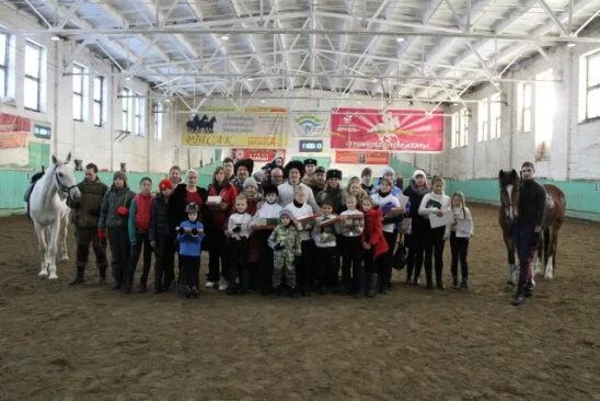 Кск новосибирск. Школа олимпийского резерва по конному спорту. Конная школа олимпийского резерва. Конно спортивная школа Олимп резерва Владикавказ. Конный клуб огонёк Новосибирск.