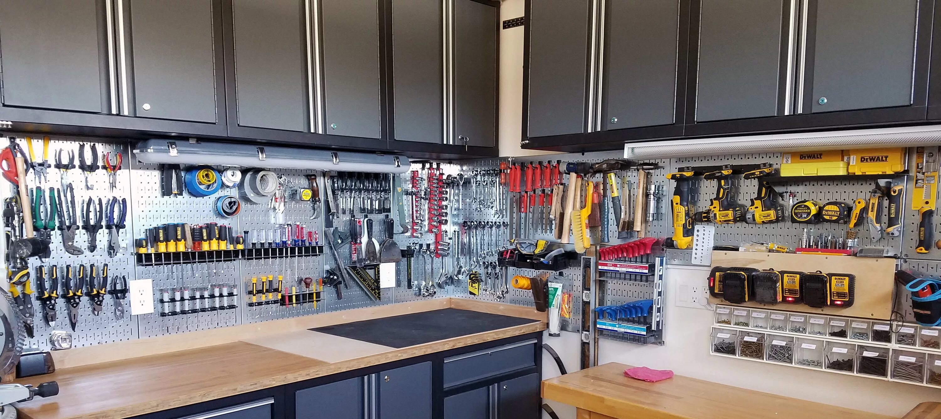 Мебель для гаража dura россии. Гараж китчен красноармейск. Гараж китчен красноармейск. Кухня в гараже. Гараж китчен красноармейск.