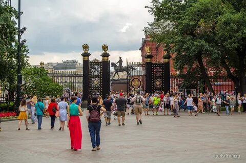 Александровский сад в честь