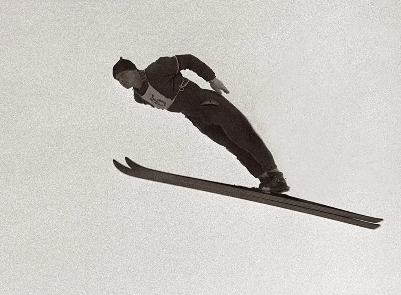 Прыжки с трамплина 1924 Франция Шамони. Прыжки на лыжах с трамплина 1924. Прыжки с трамплина на лыжах 20 век. Первые прыжки с трамплина на лыжах