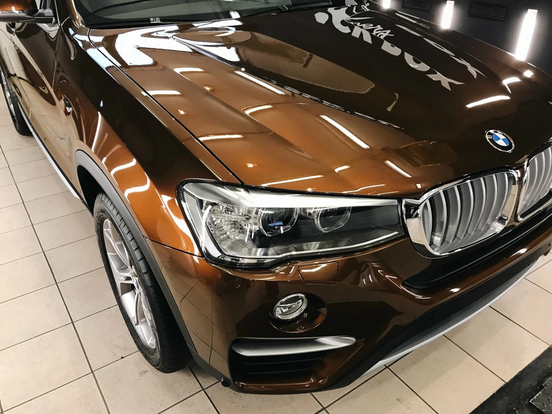 Bmw f30 sparkling bronze. Bmw m4 bronze. Bmw pyrite brown краска. Bmw 4 bronze. Azurite black metallic bmw f10.