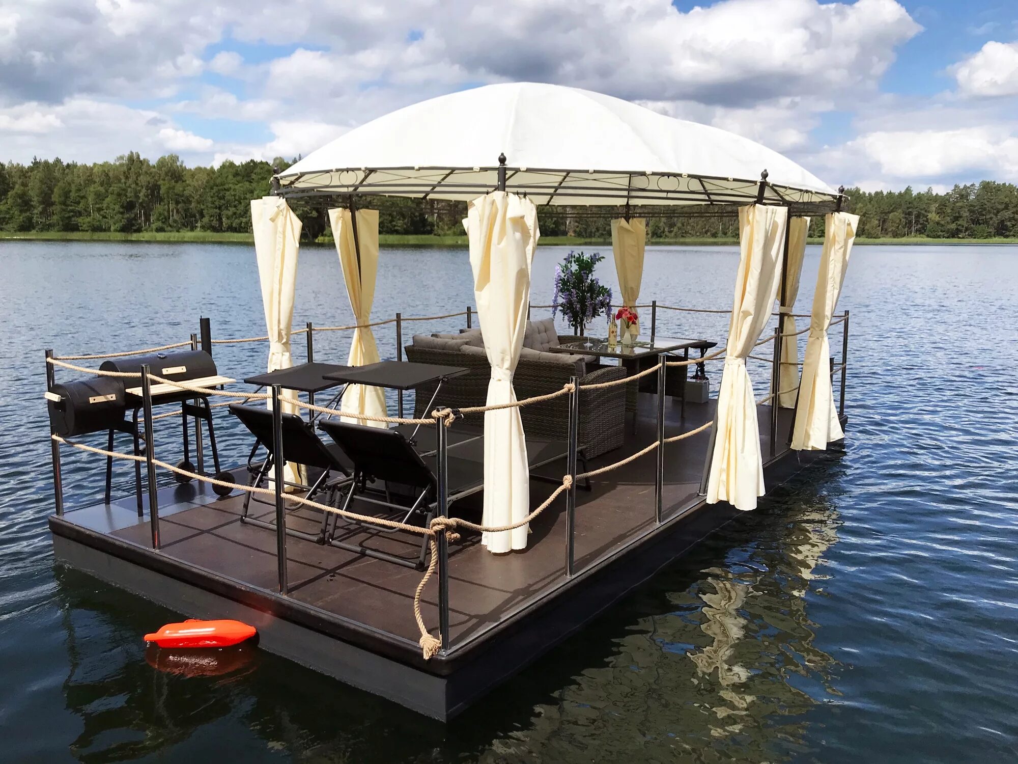 Понтонный пирс. Беседка на понтоне. Понтон пж-61. Причал плот. Плавучая баня икшинское водохранилище.