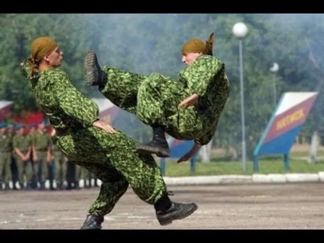 Десантник ест