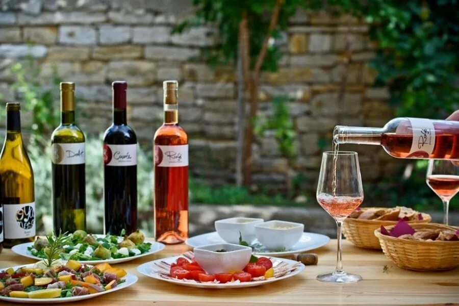 Вино xyzin zinfandel. Грашевина вино хорватия. Грашевина вино хорватия. Вина зовратии. Вино хорватия.