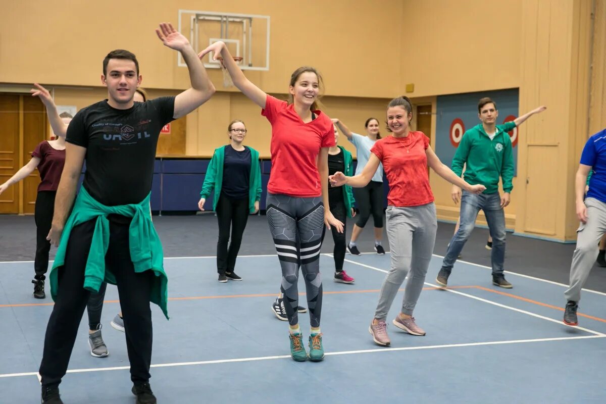 4 смена в школе. Смены в школе. Надежная смена. Школа Лидер Москва. Фонд надежная смена.