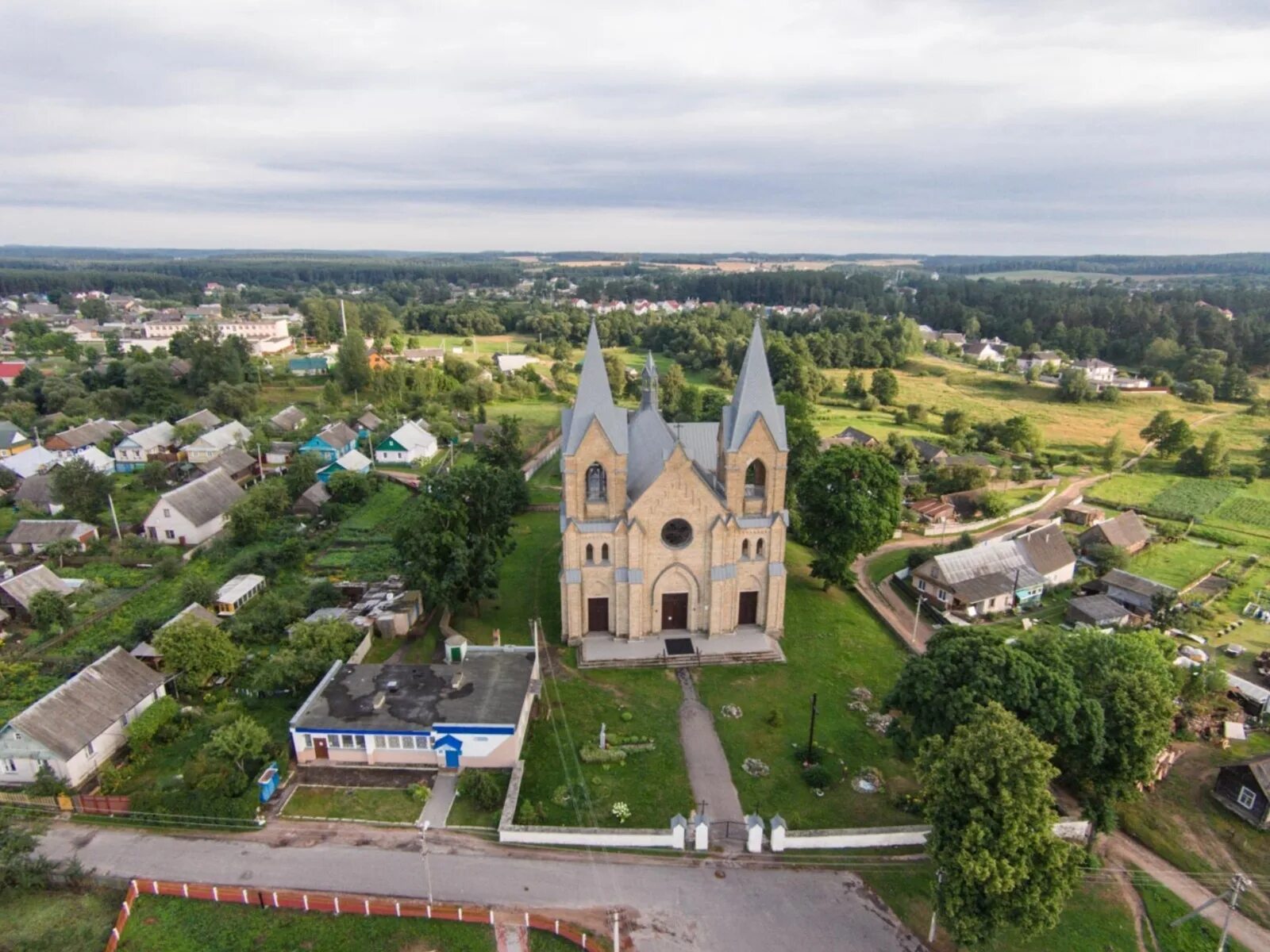 Д беларуси минская обл. Раковский район Беларусь. Агрогородок в Минской области. Беларусь Минская область город Ивенец деревни района. Воложинский район достопримечательности.