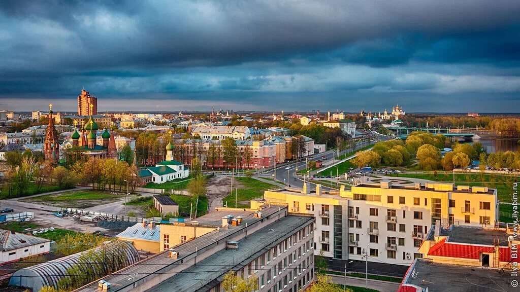парк на стрелке ярославль. стрелка волги и которосли ярославль. ярославль панорама города. ярославль панорама города. город ярославль.