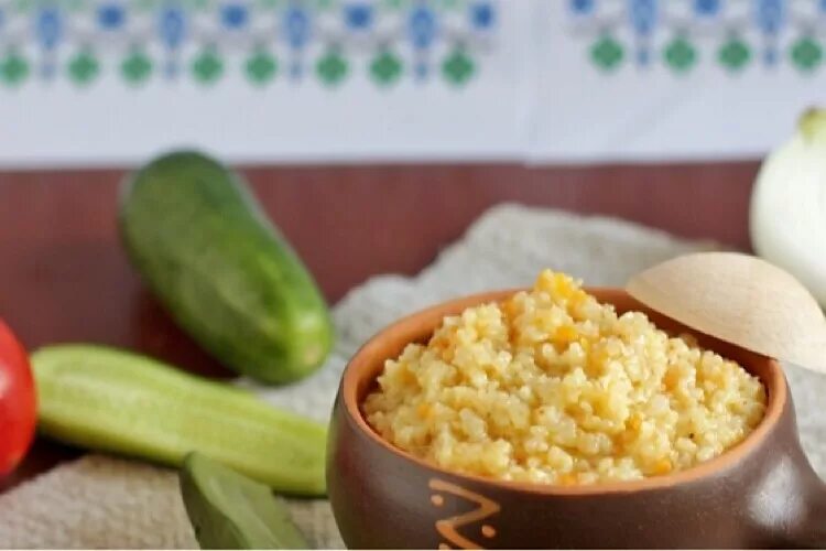 каша. пшеничная каша с луком. пшеничная каша с луком. мясо для каши. пшеничная каша с поджаркой.