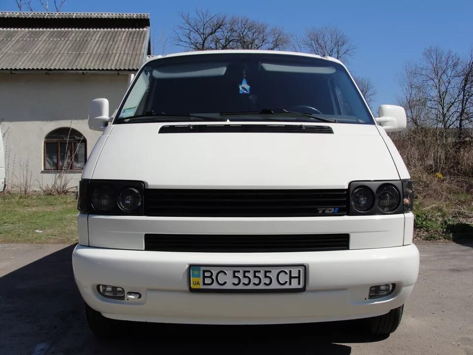 VW Transporter t4. Volkswagen Transporter t4 фара. Фара Фольксваген Транспортер т4. Volkswagen t4 1997.