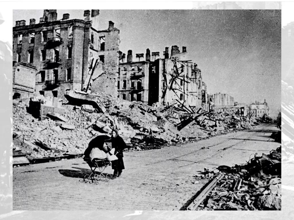Город разрушенный во время войны. Разрушенный Киев 1941-1945. Киев после войны 1945. Разрушенный Крещатик 1943 г. Киев после бомбежки 1941 1945.