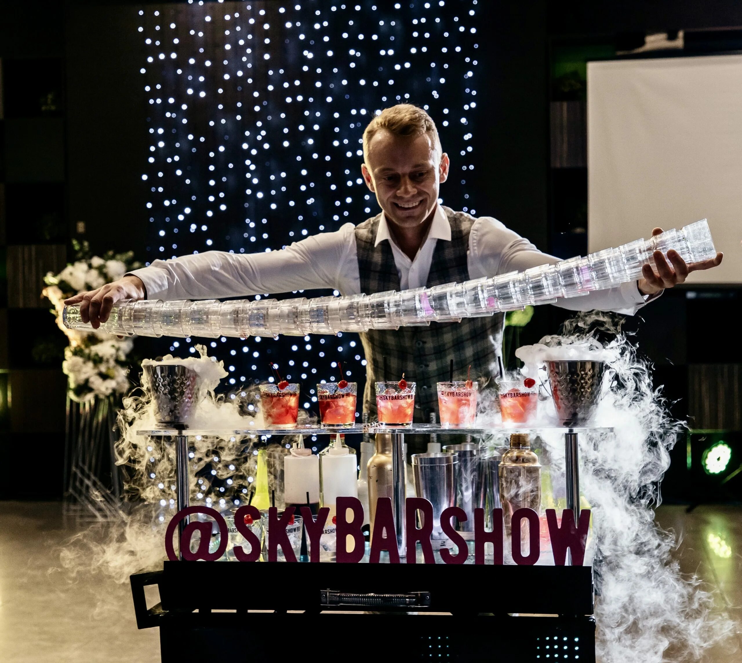Коктейль шоу. Флейринг бармен шоу. Флейринг бармен. Бармен шоу спб. Бармен шоу.