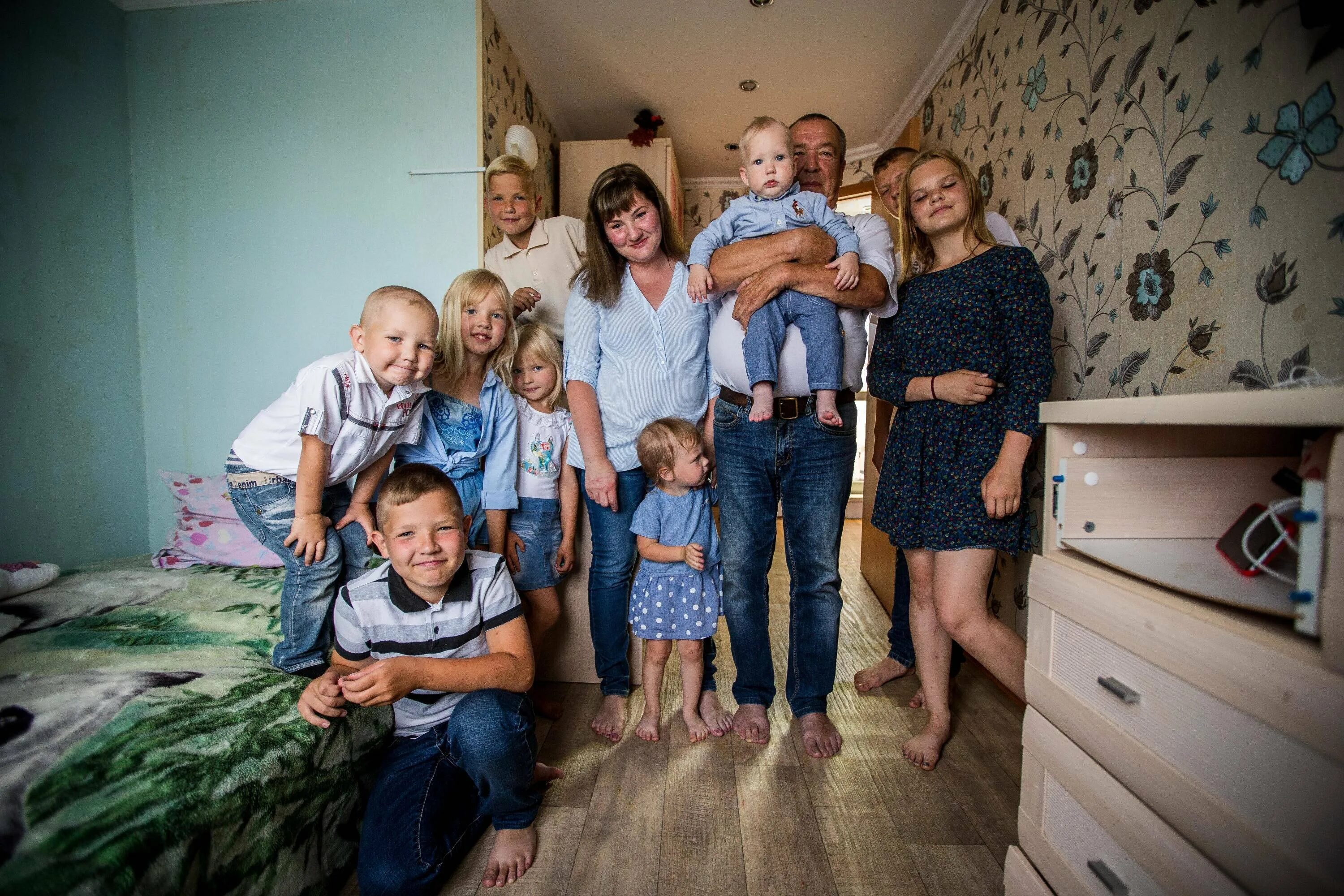Купить дом многодетной семье. Многодетная семья. Многодетная семья в России.