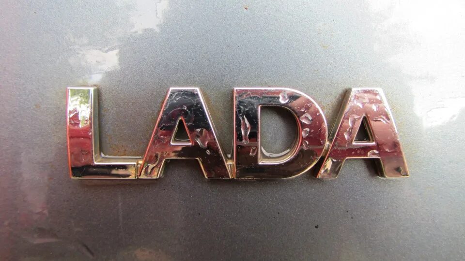 Шильдик priora в стиле порше 2170. Шильдик приора. Шильдик priora на крышку багажника. Шильдик турбины. Шильдик приора на багажник.