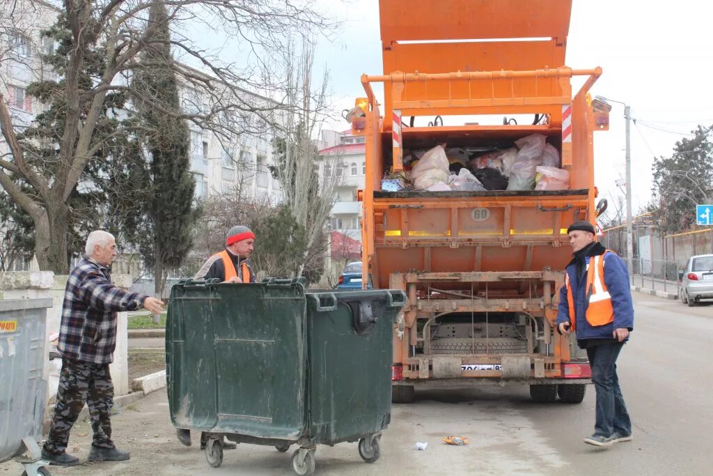 Тко вывоз мусора. Мусоровоз для смешанных отходов. Мусорный грузовик. Сбор и утилизация тко. Вывоз мусора.
