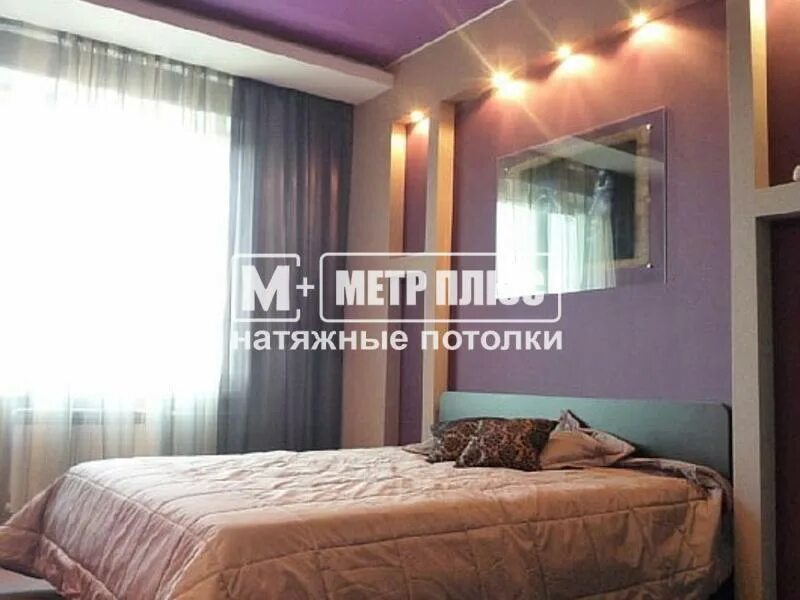 Интерьер натяжных потолков в спальне. Потолок в спальне. натяжной потолок в спальне. подвесной потолок в спальне. глянцевый потолок в спальне.