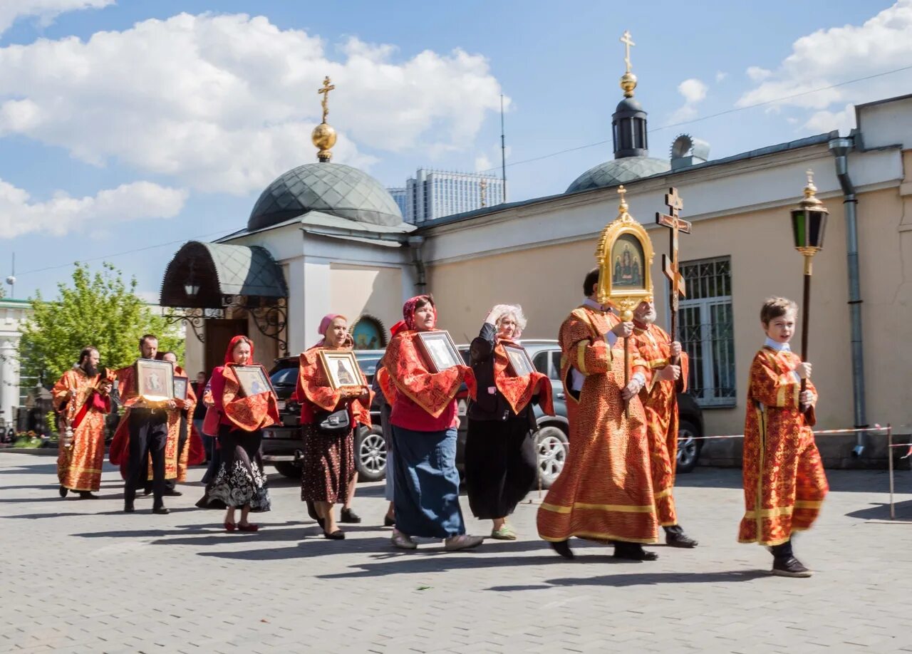 Храм Воскресения Словущего Ваганьково. Храмовый праздник. Религиозные праздники. Храм Георгия Победоносца парк Победы 6 мая. Какой сегодня церковный праздники 2019